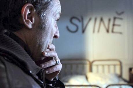 Snímek z českého filmu Pouta