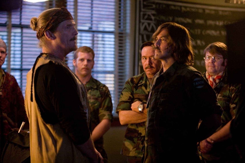 Snímek z filmu Muži, co zírají na kozy