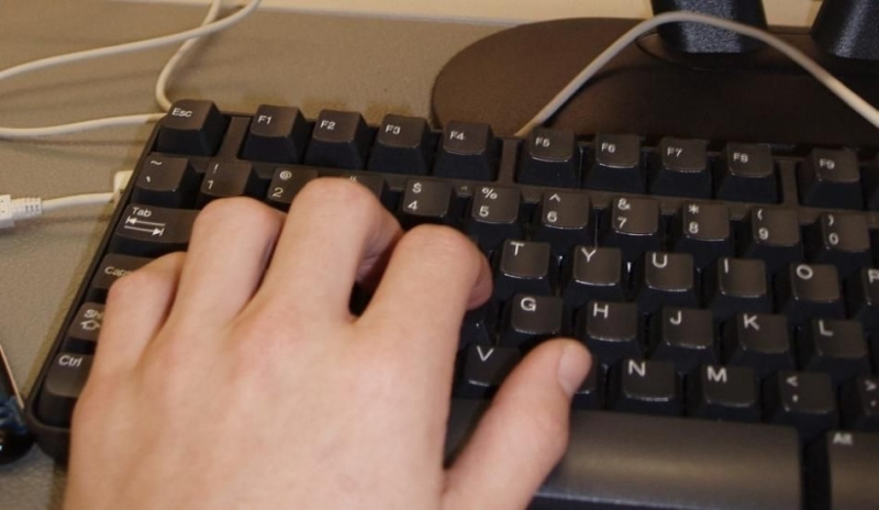 Fotografie zobrazující práci na klávesnici