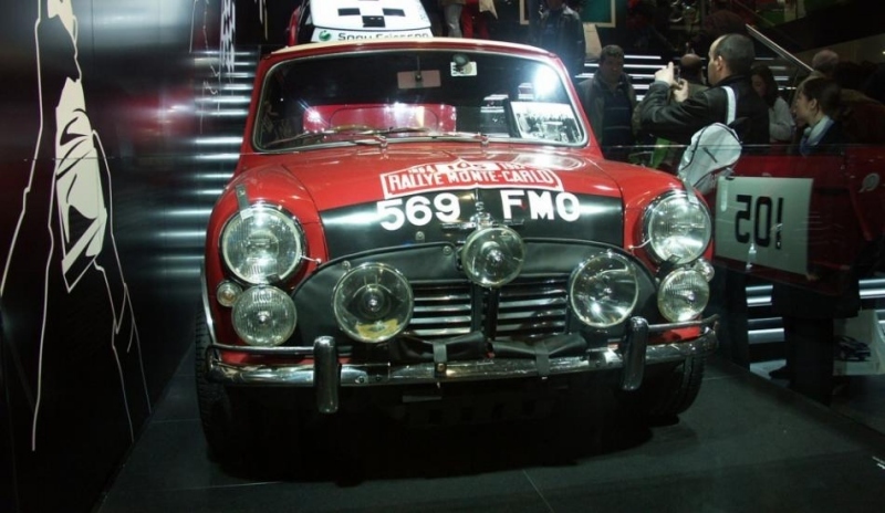 Fotografie přední kapoty automobilu