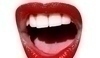 Fotografie zobrazující otevřenou pusu s červenými rty