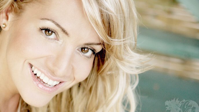 Dara Rolins s úsměvem na tváři