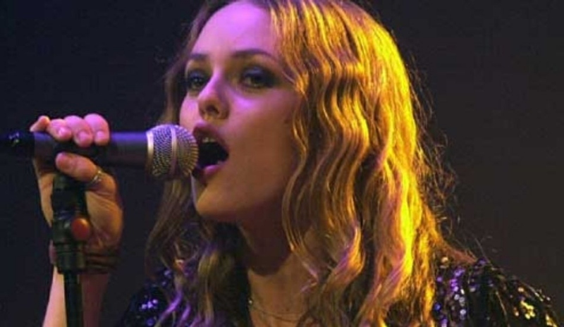 Zpěvačka Vanessa Paradis při vystoupení