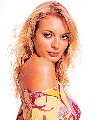 Lucie Borhyová moderátorka zpravodajství na TV Nova