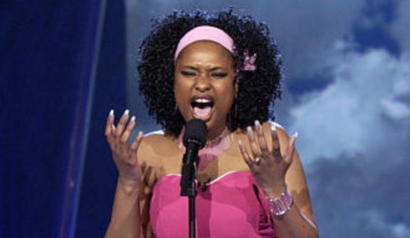 Jennifer svým temperamentním projevem připomíná zpěvačku Tinu Turner.