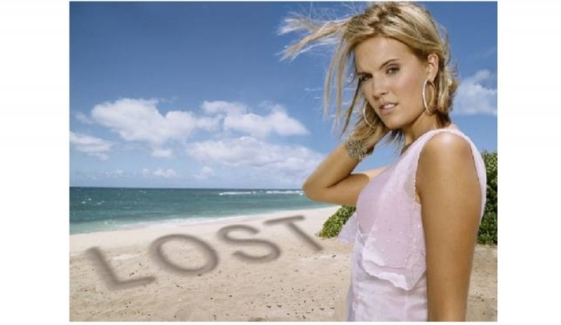 Maggie Grace na pláži 