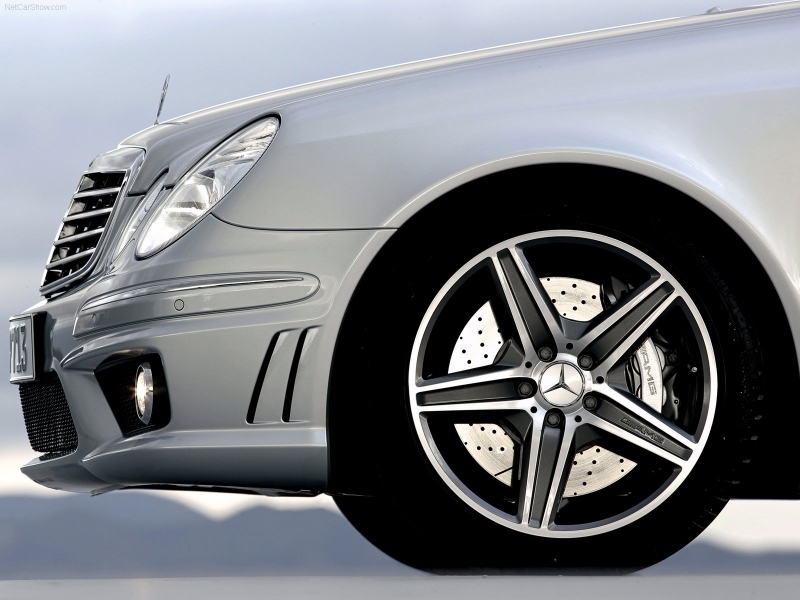Automobil Mercedes-Benz E 63 AMG