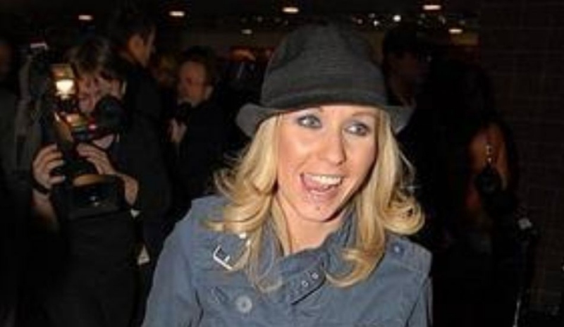 Tereza Pergnerová v modré bundičce s kloboukem na hlavě