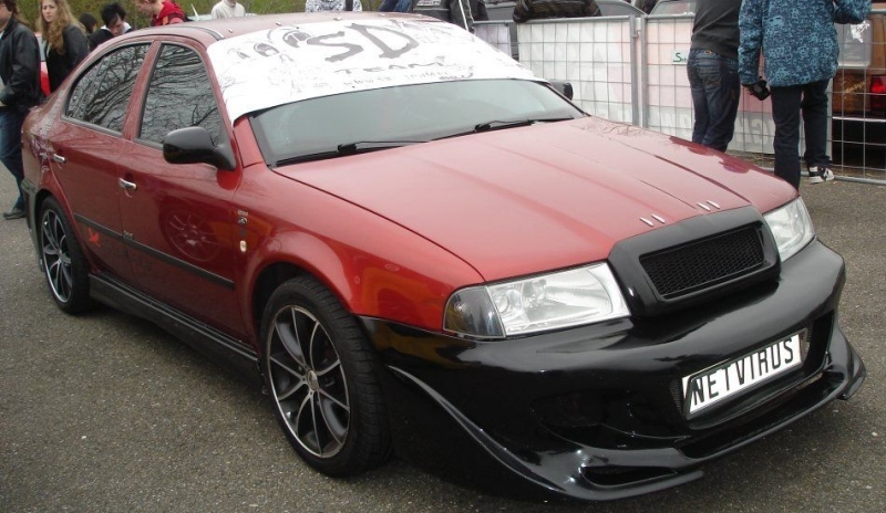 Tuningové auto na srazu v Kopřivnici, jaro 2008