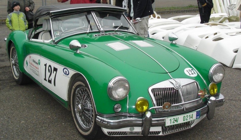 Automobil zelené barvy