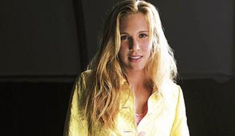 Tenistka Nicole Vaidišová ve žlutém saku