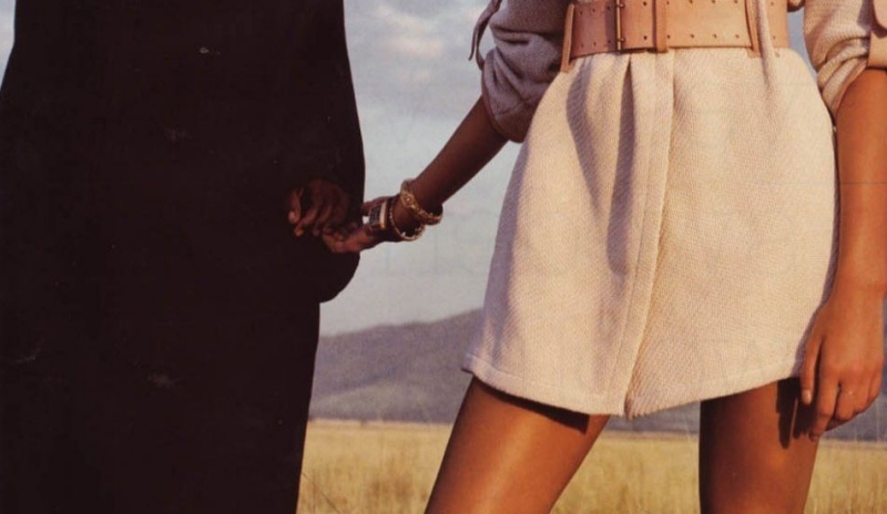 Karolína Kurková při focení s černochem