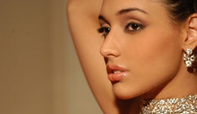 Amelia Vega Miss Universe 2003 velmi energická a temperamentní