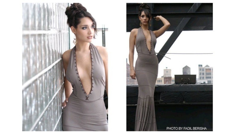 Amelia Vega v šatech s velkým výstřihem