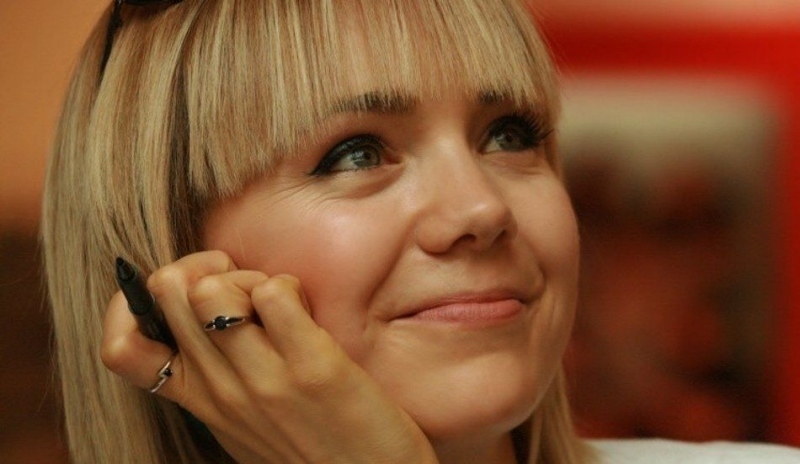 Fotografie zpěvačky Lucie Vondráčkové s příjemným úsměvem na tváři