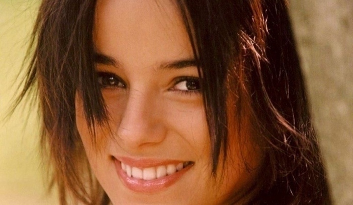 Alizée francouzská popová zpěvačka s hezkým úsměvem