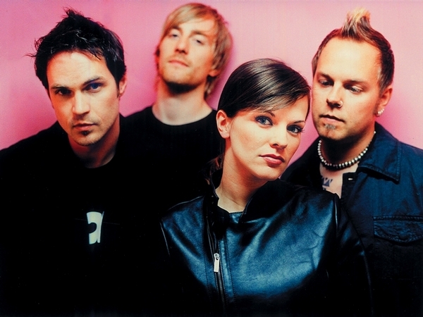 Marta Jandová se členy skupiny Die Happy