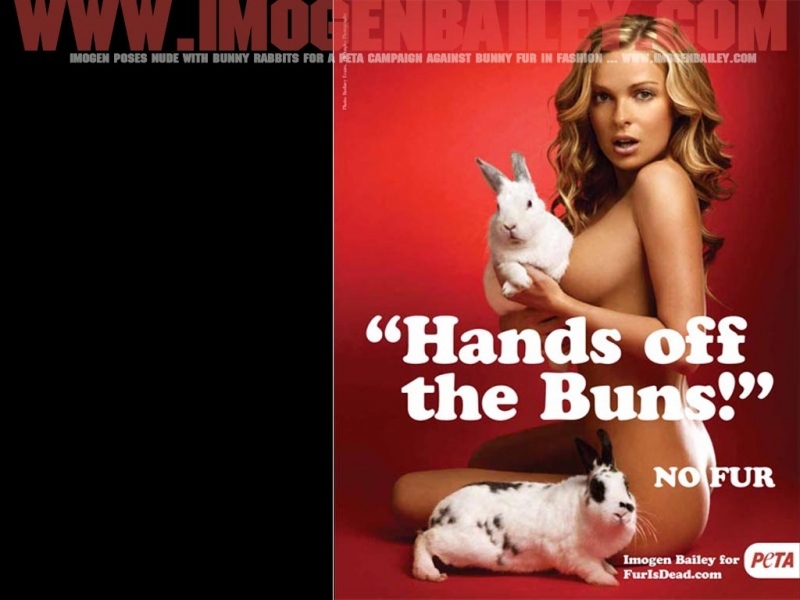 Žena se dvěma králíky