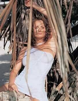 Markéta Kraus Hrubešová pod bambusovým přístřeškem