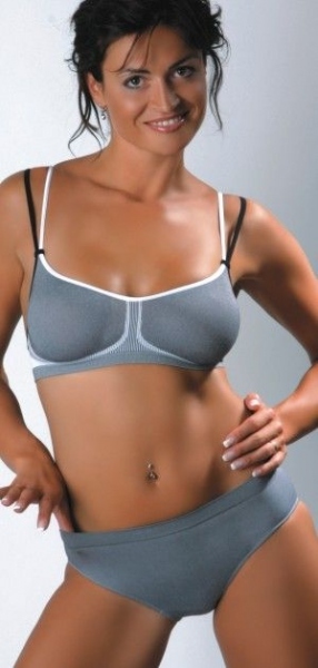 Hana Kynychová pózuje v prádle