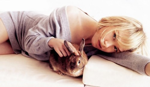 Renée Zellweger s králíčkem