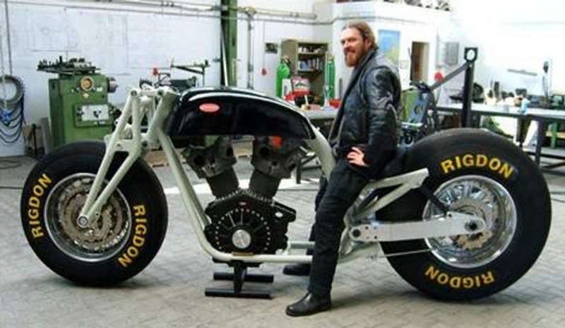 Prezentace motocyklu značky Gunbus