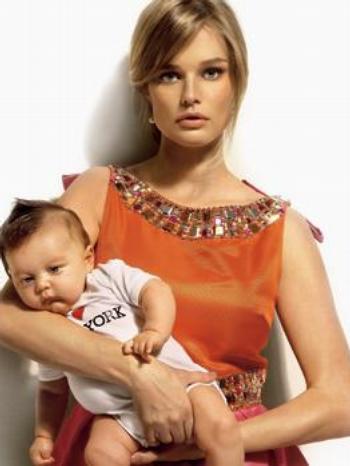 Helena Houdová s miminkem v náruči