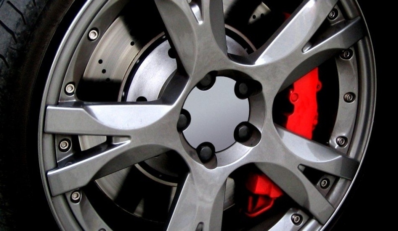 Fotografie zobrazující kolo automobilu