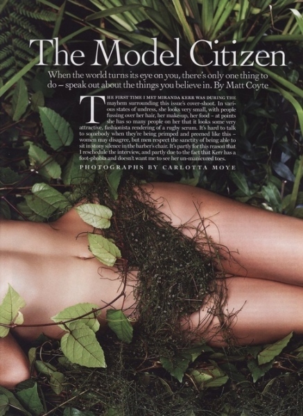 Ženský klín zakrytý listím