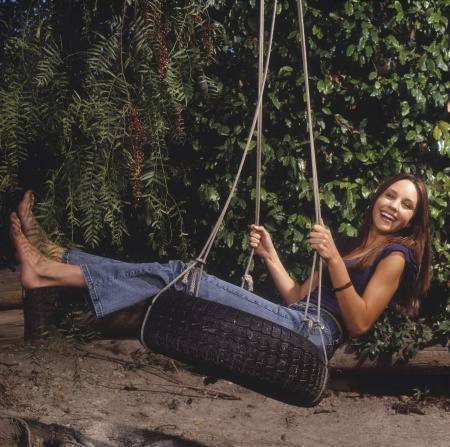 Amanda Bynes se bezstarostně houpe na pneumatice