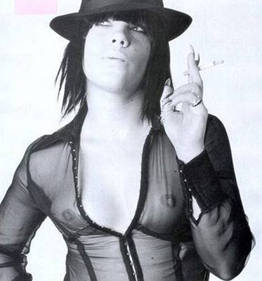 P!ink v průhledné blůze