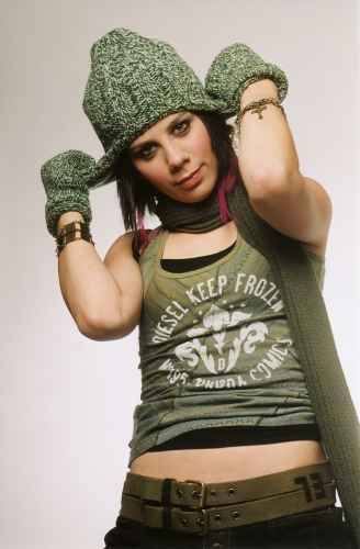 Aneta Langerová v pletené čepici a rukavicích