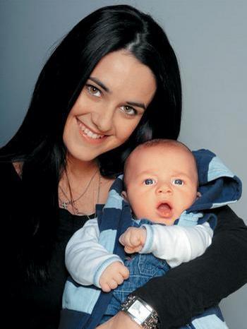 Libuše Vojtková s miminkem v náručí