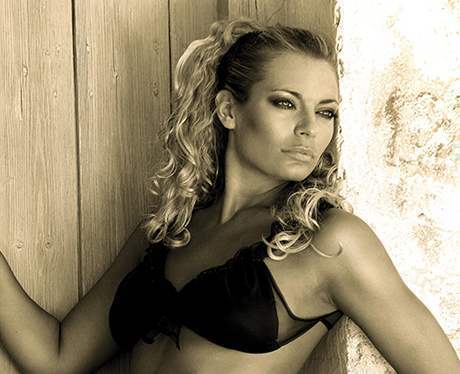 Lucie Borhyová při focení odhalila své křivky