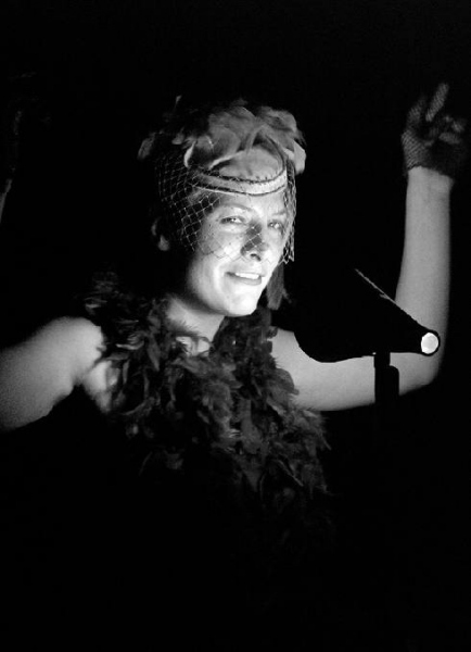 Anna Polívková s kloboučkem na hlavě