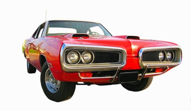 Pohled na přední část automobilu červené barvy