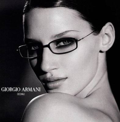 Linda Vojtová v brýlích