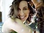 Alanis Morissette s úsměvem na tváři