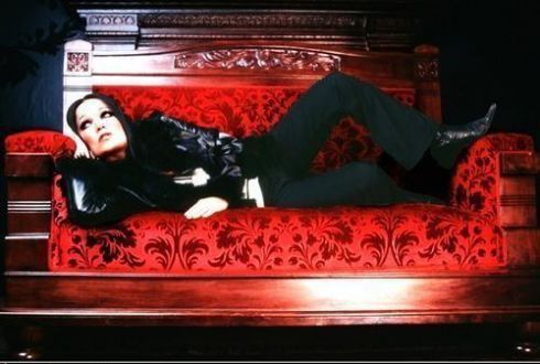 Finská zpěvačka Tarja Turunen oblečena v černém