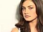 Phoebe Tonkin čelním pohledem