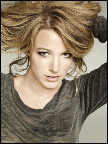 Sexy Blake Lively se zvednutými vlasy