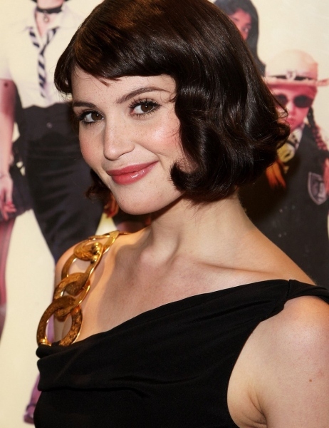 Gemma Arterton v černých šatech