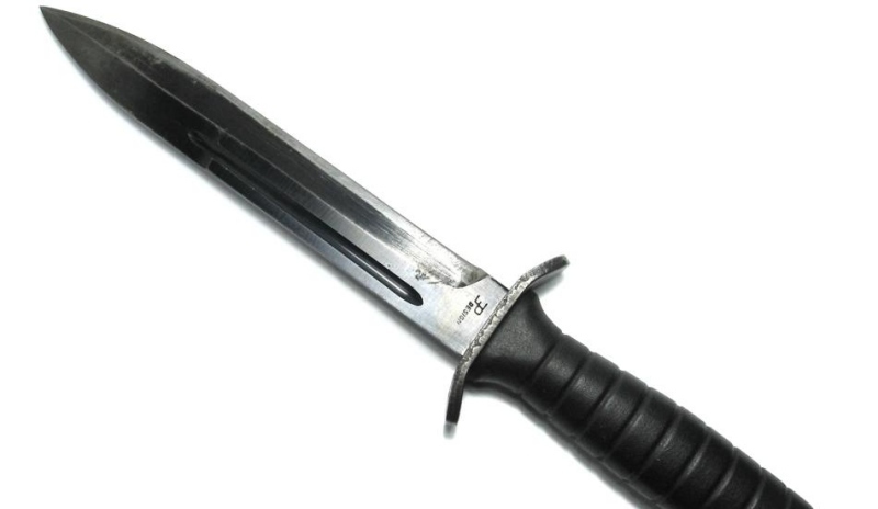 Detailní záběr na zbraň Bajonet polský