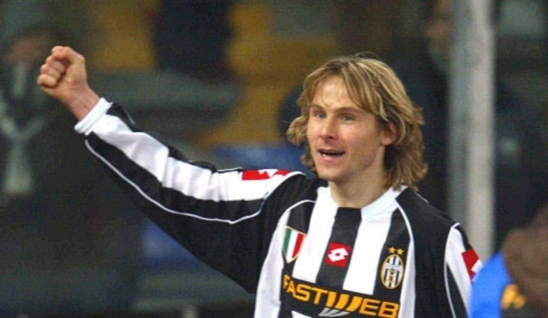 Fotbalista Pavel Nedvěd na fotografii