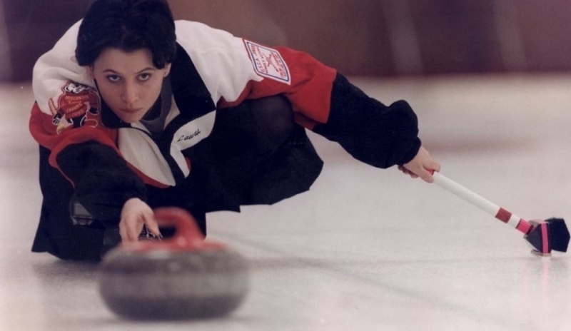 K curlingu patří pevná ruka a ďábelská přesnost