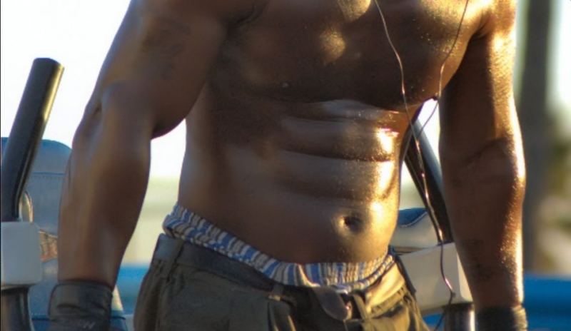 Mít svalnaté břicho, je sen snad každého muže