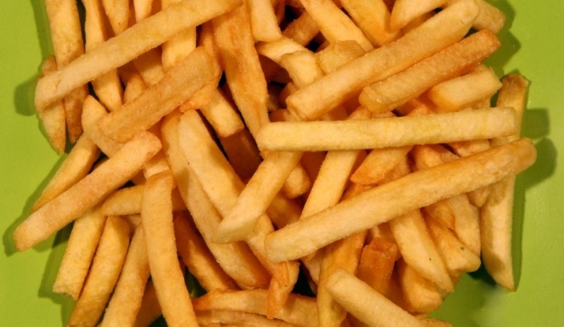 Snímek zobrazující hranolky-zřejmě nejoblíbenější produkt z brambor