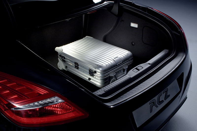 Pohled do kufru automobilu Peugeot RCZ