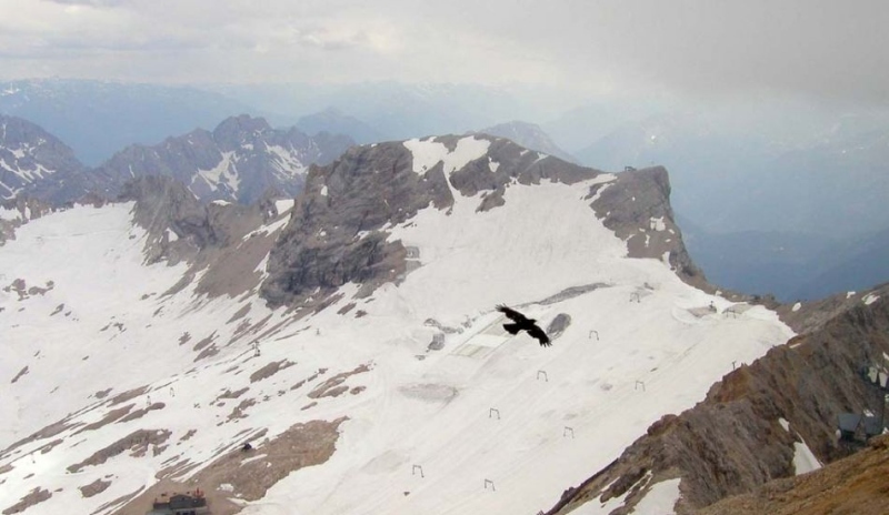 Německé lyžařské středisko Garmish-Partenkirchen je protkán vleky a lanovkami