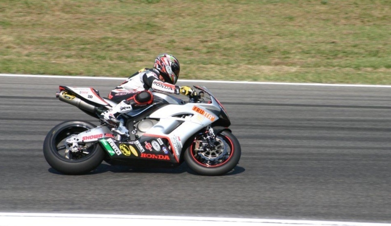 Fotografie závodníka na motorce